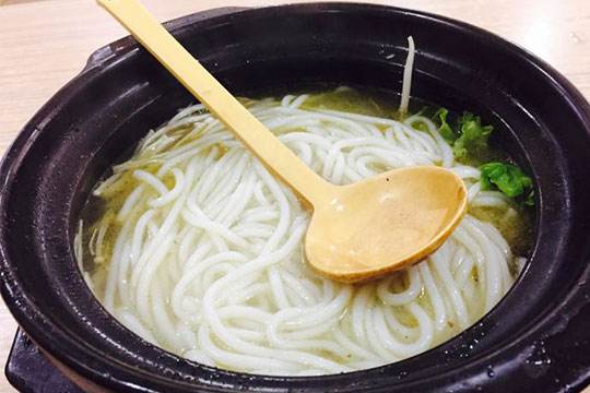 所谓米线机就是把大米等材料按照一定比例放进去
