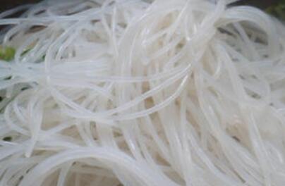 多功能自熟米粉机操作简单不复杂，摆上地摊都可以操作米线